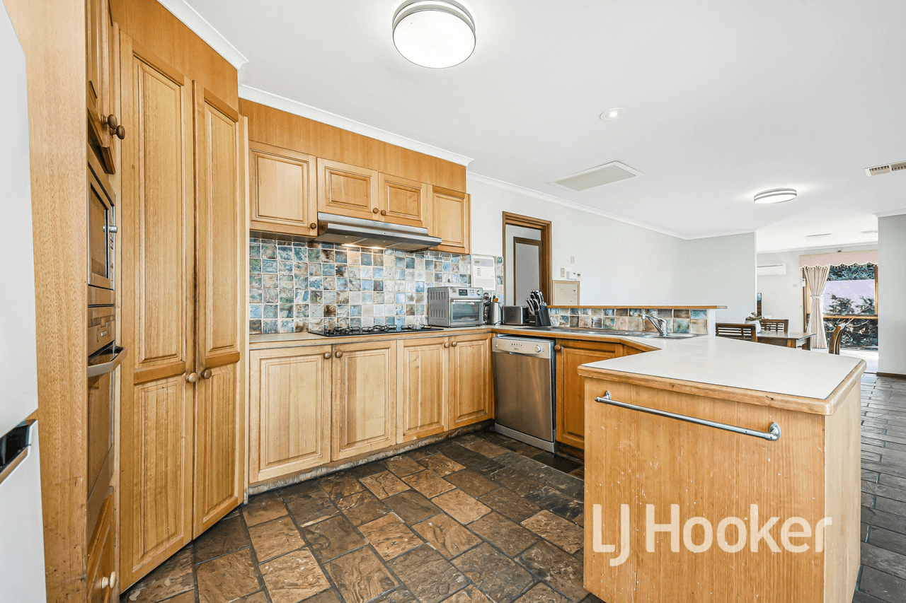 7 Hannah Court, CRANBOURNE, VIC 3977