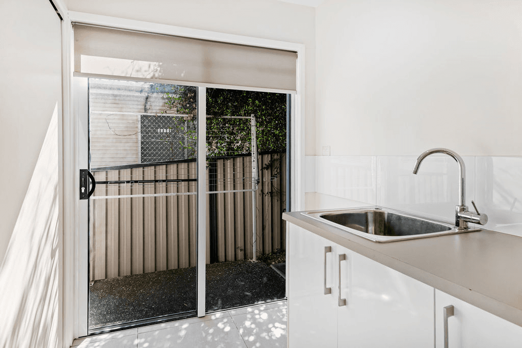 2/24 Billington Street, LABRADOR, QLD 4215