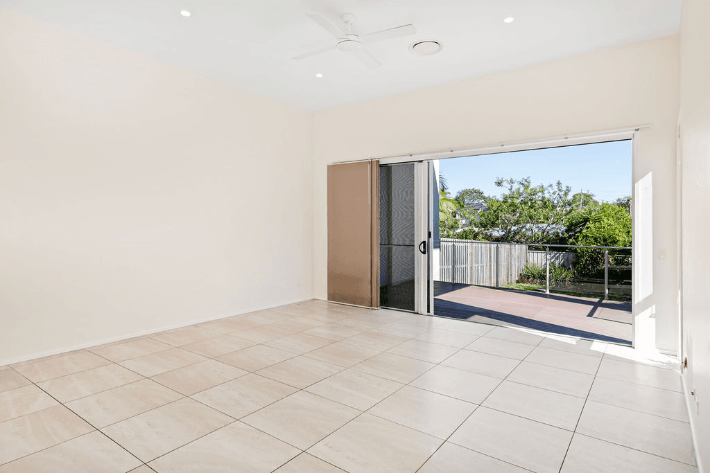 2/24 Billington Street, LABRADOR, QLD 4215