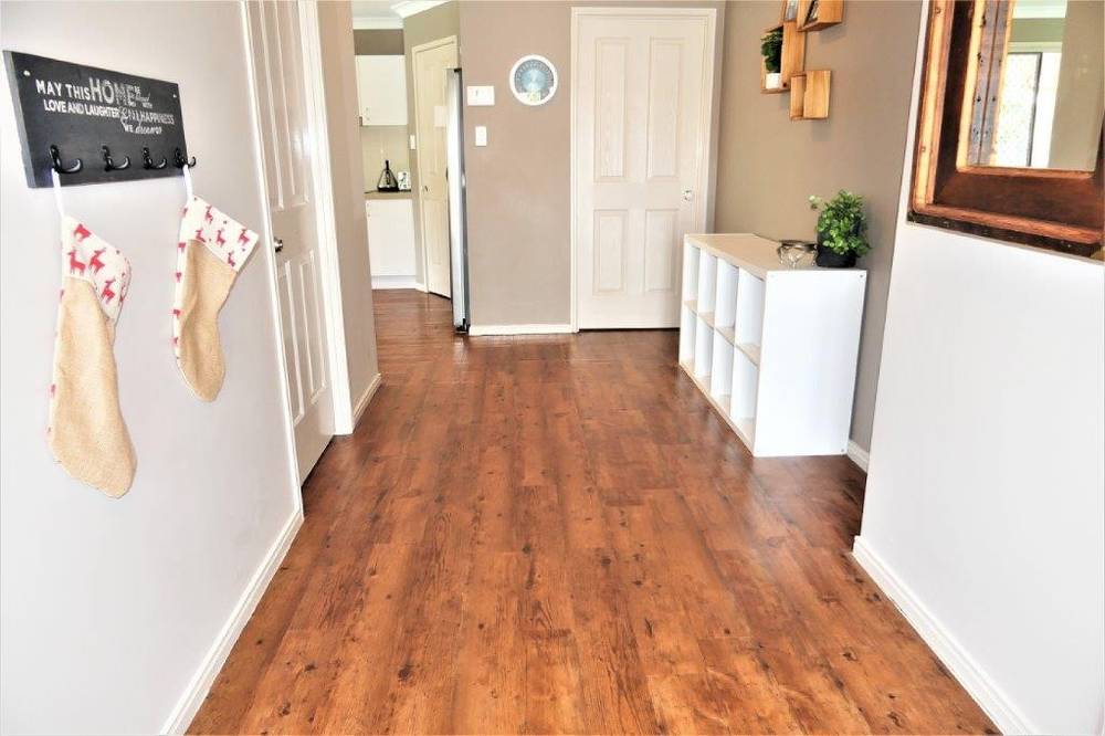 16 Brightwood Place, FERNVALE, QLD 4306