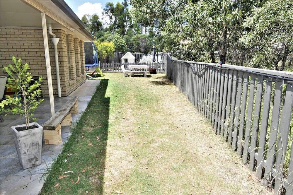 16 Brightwood Place, FERNVALE, QLD 4306