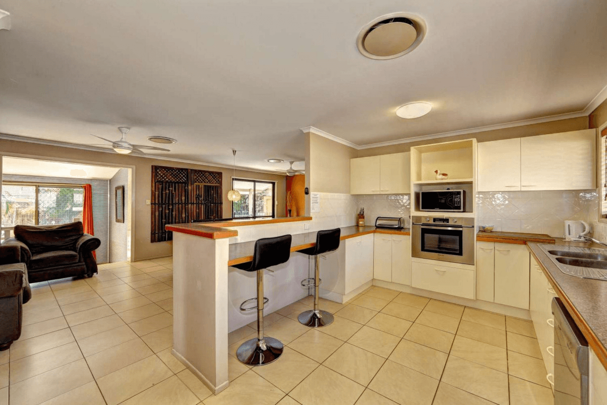 2 Elworthy Street, BARGARA, QLD 4670