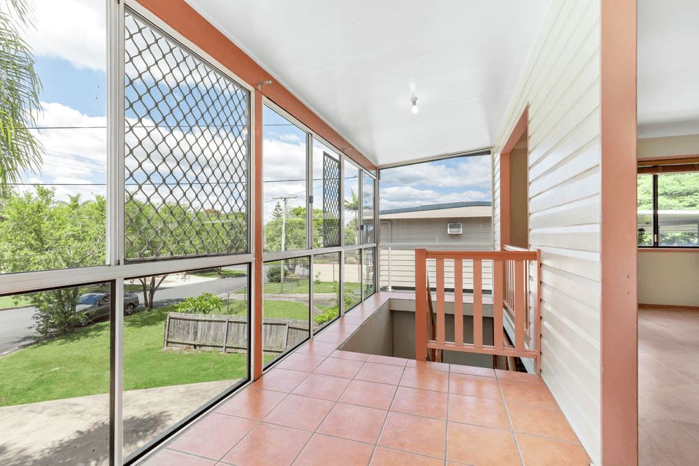 62 Paperbark Street, CRESTMEAD, QLD 4132