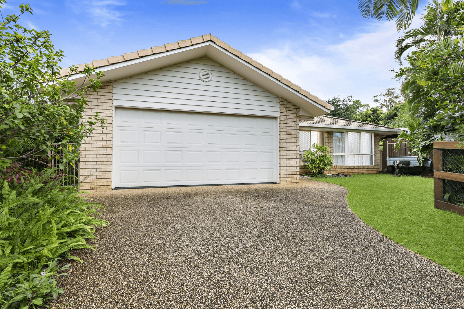 2 Vista Court, GLASS HOUSE MOUNTAINS, QLD 4518