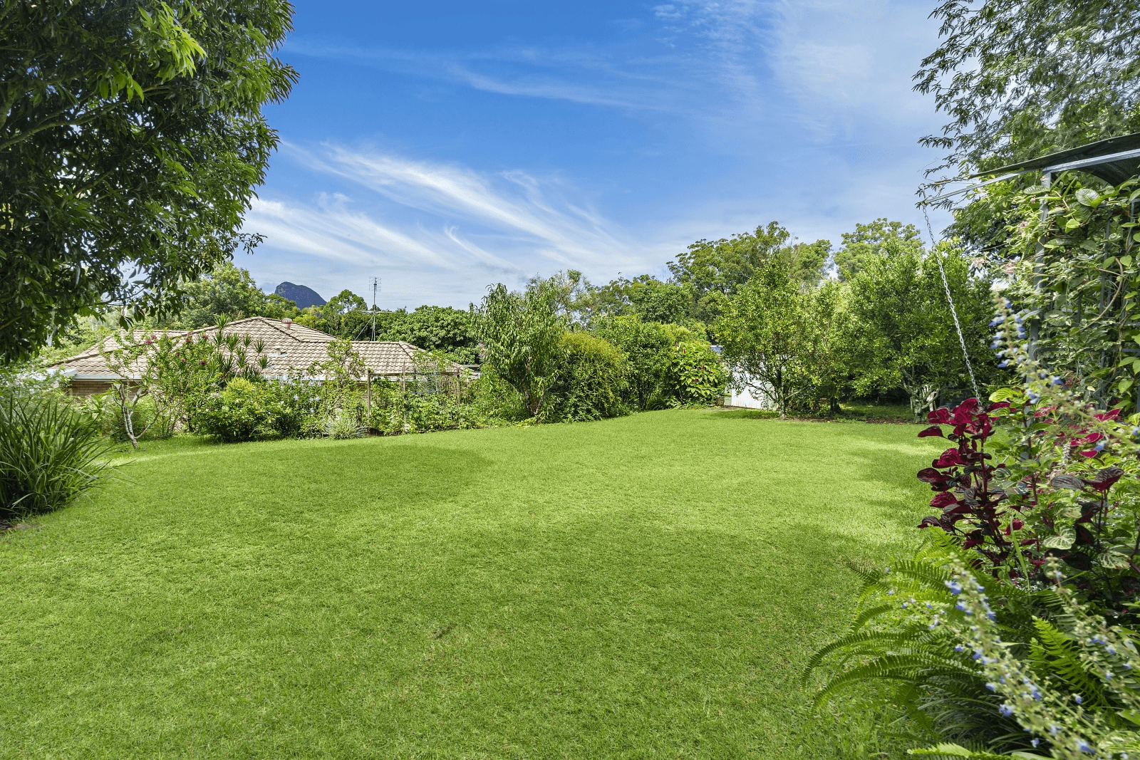 2 Vista Court, GLASS HOUSE MOUNTAINS, QLD 4518