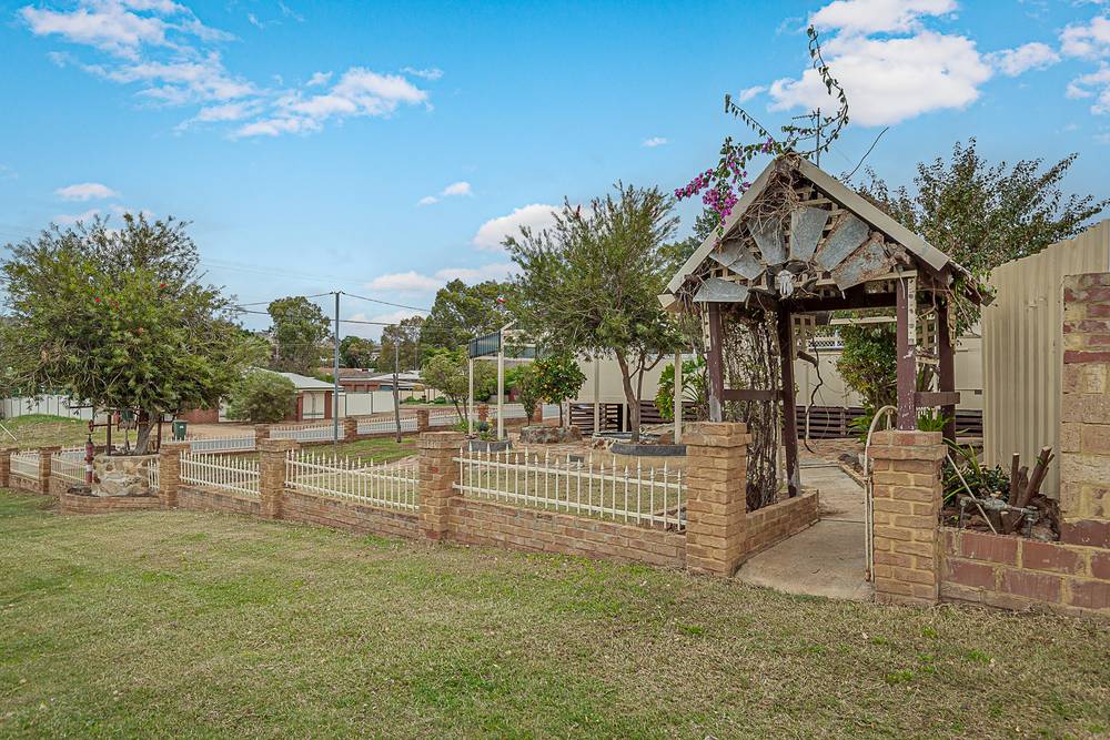 13 Robinson Street, NORTHAM, WA 6401