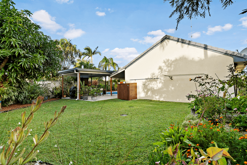 23 Lorikeet Lane, BURLEIGH WATERS, QLD 4220