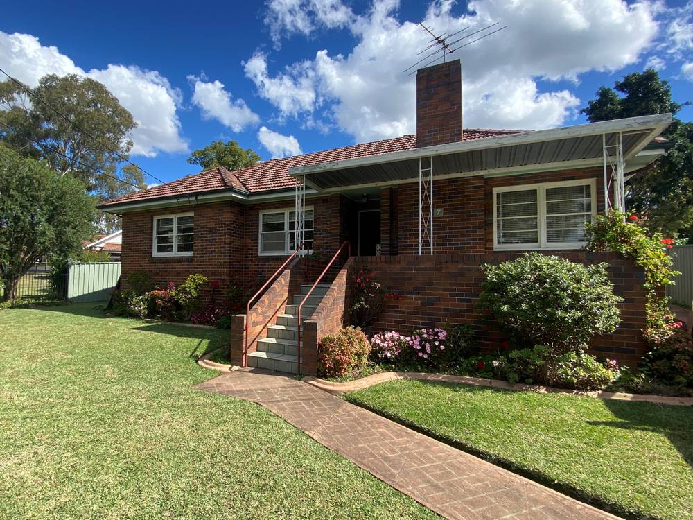 7 Gowrie Crescent, WESTMEAD, NSW 2145