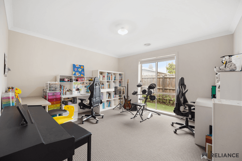 4 Abbott Street, Melton South, VIC 3338