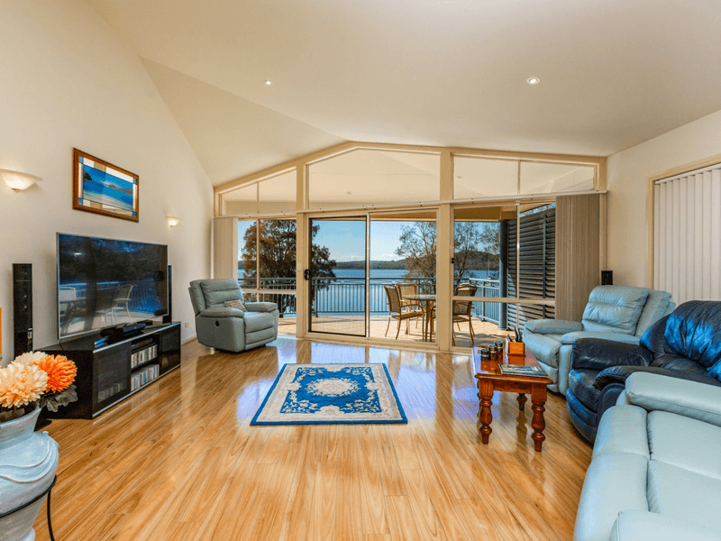 60 Cove Boulevard, NORTH ARM COVE, NSW 2324