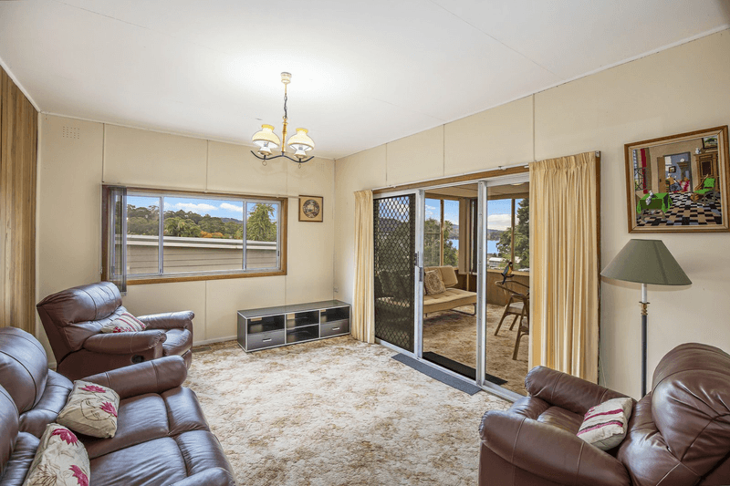 26 Nioka Avenue, POINT CLARE, NSW 2250