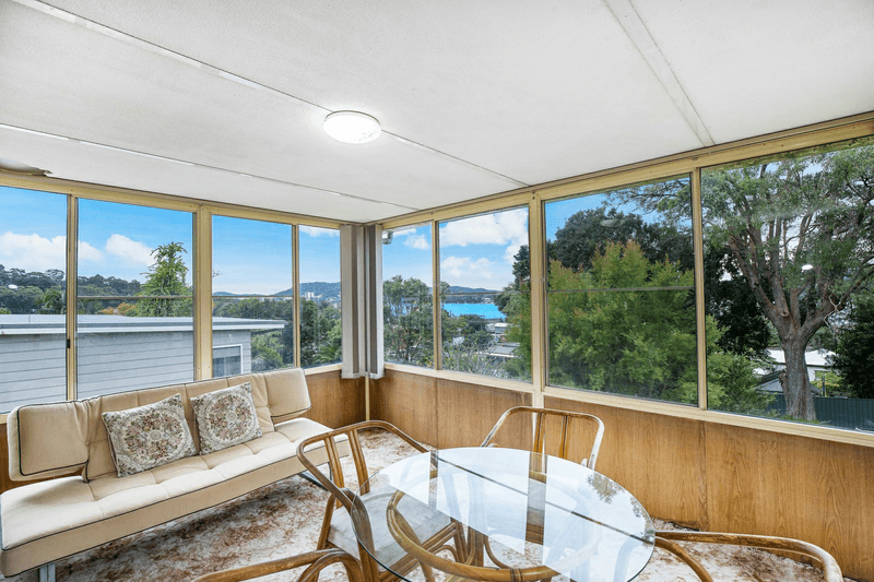 26 Nioka Avenue, POINT CLARE, NSW 2250