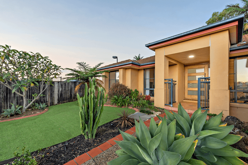 5 Bellerive Place, BANORA POINT, NSW 2486