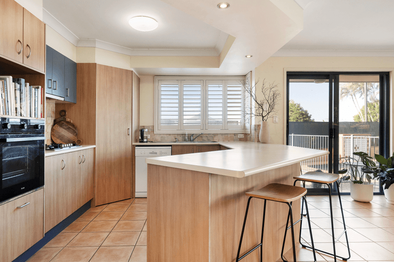 5 Bellerive Place, BANORA POINT, NSW 2486