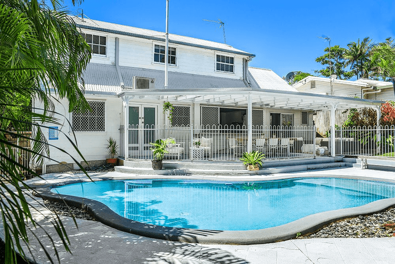 14 Harcourt Crescent, Southport, QLD 4215