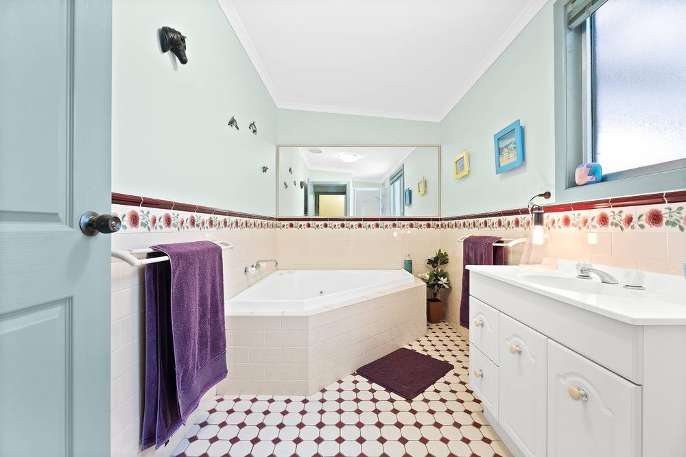 1 Janari Close, Moruya, NSW 2537