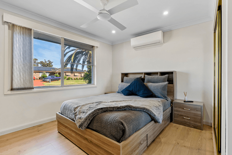 4 Chateau Crescent, St Clair, NSW 2759