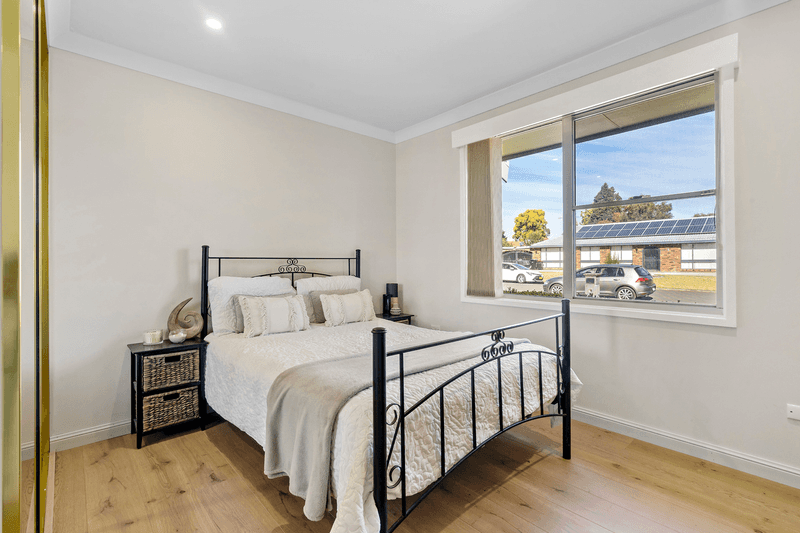 4 Chateau Crescent, St Clair, NSW 2759