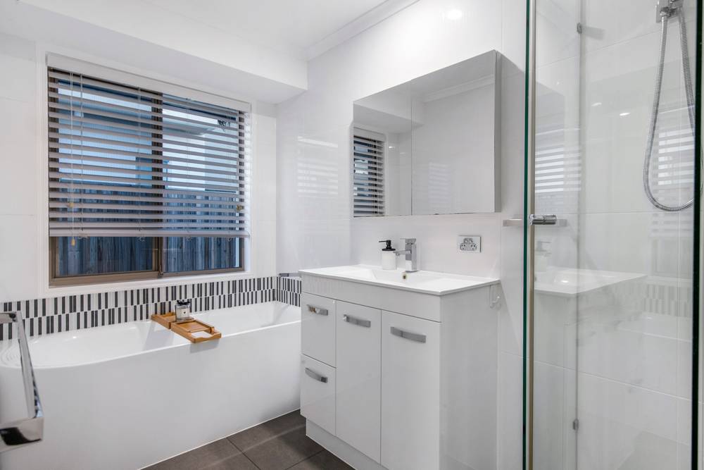 34 Village High Road, BENOWA WATERS, QLD 4217