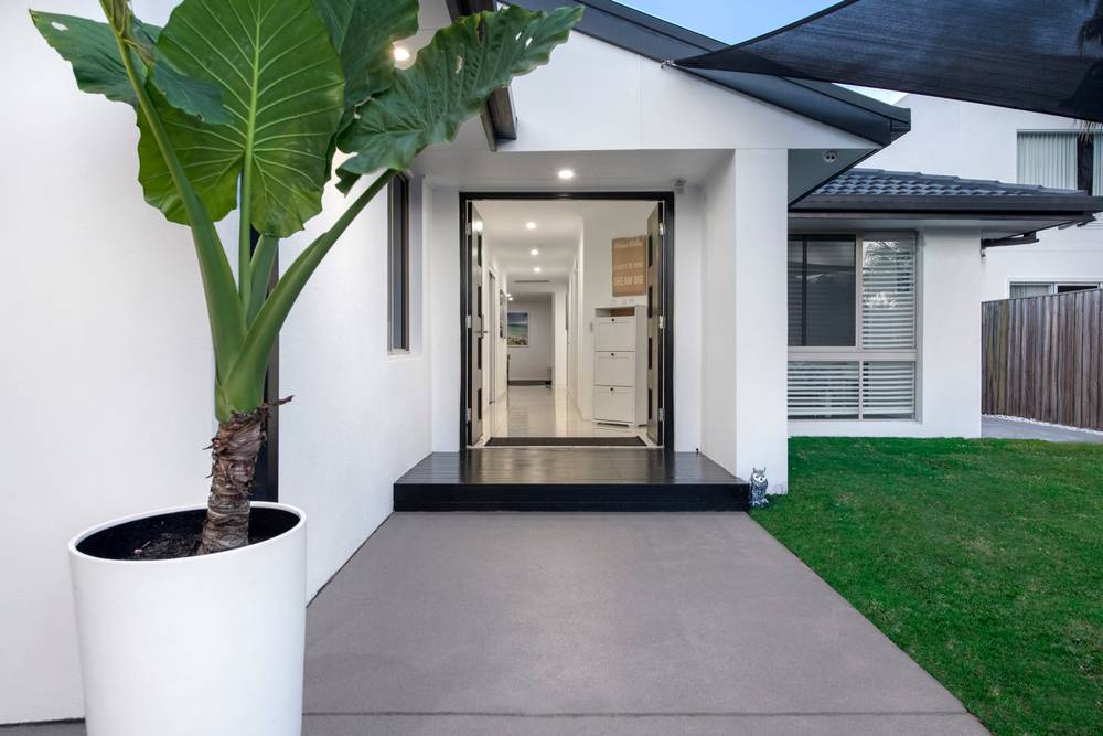 34 Village High Road, BENOWA WATERS, QLD 4217