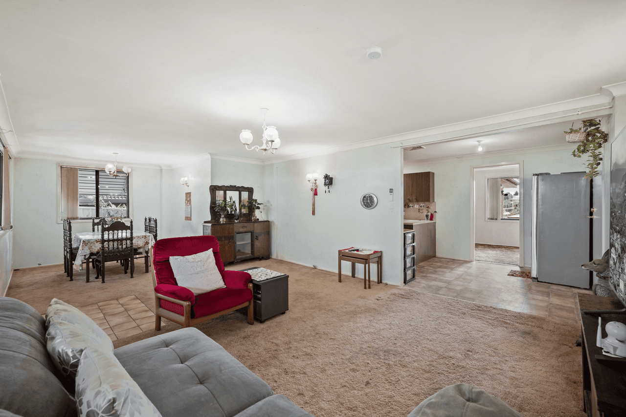 28 Octavia Avenue, ROSEMEADOW, NSW 2560