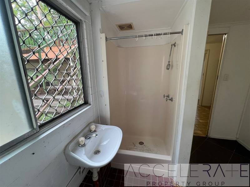 2/33 Spinnaker Street, JAMBOREE HEIGHTS, QLD 4074