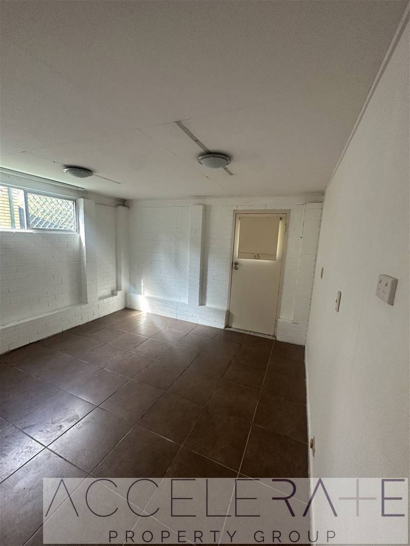 2/33 Spinnaker Street, JAMBOREE HEIGHTS, QLD 4074