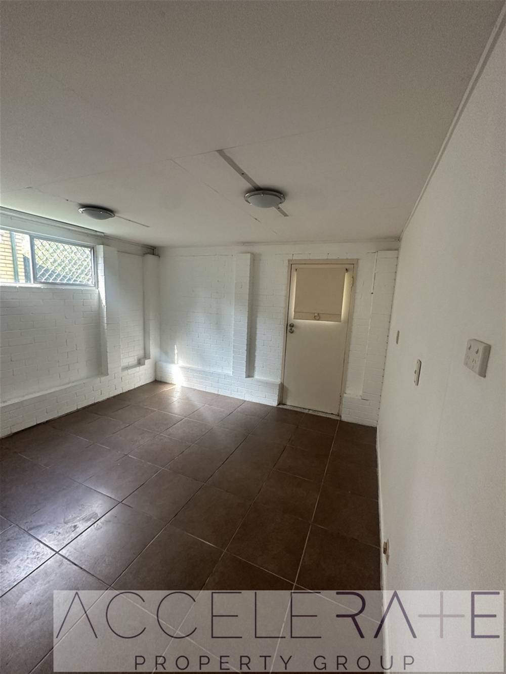 2/33 Spinnaker Street, JAMBOREE HEIGHTS, QLD 4074