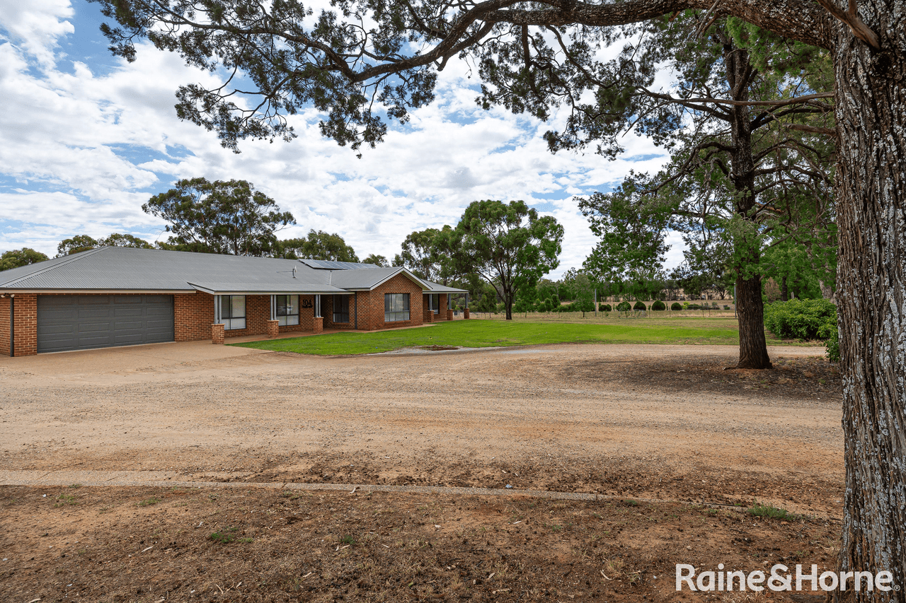 104 Iverach Street, COOLAMON, NSW 2701