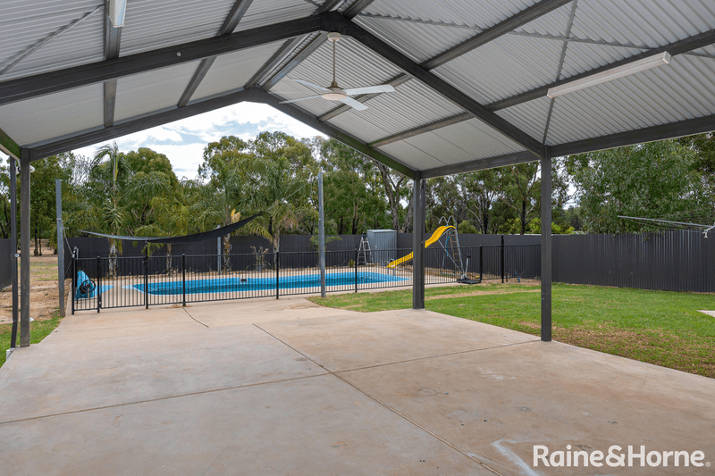 104 Iverach Street, COOLAMON, NSW 2701