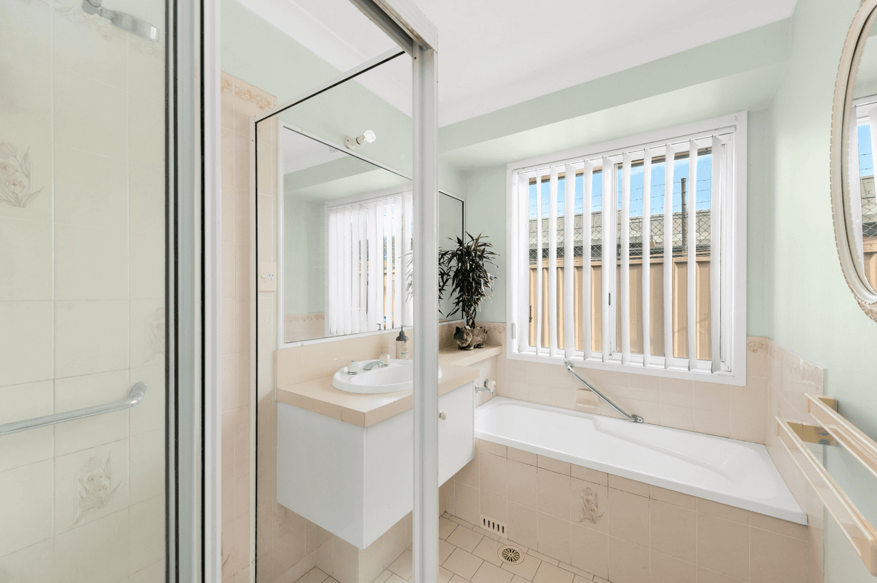 2/3 Florence Street, TOWRADGI, NSW 2518