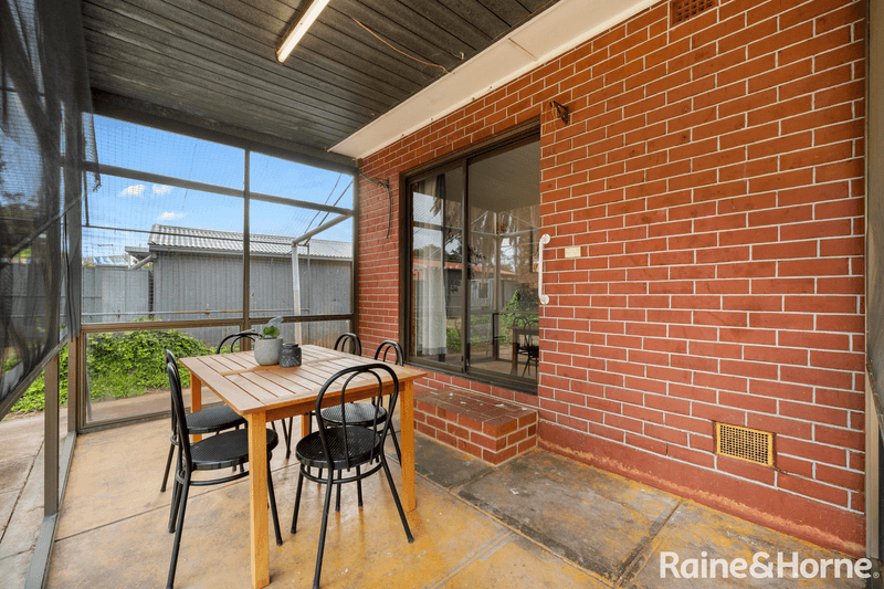 27 LONGLEAT Road, ELIZABETH VALE, SA 5112