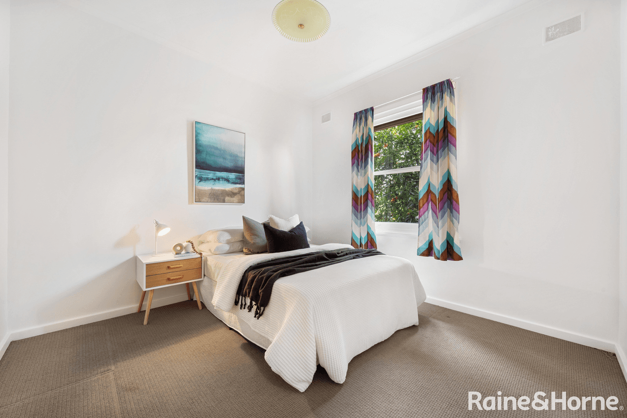 27 LONGLEAT Road, ELIZABETH VALE, SA 5112