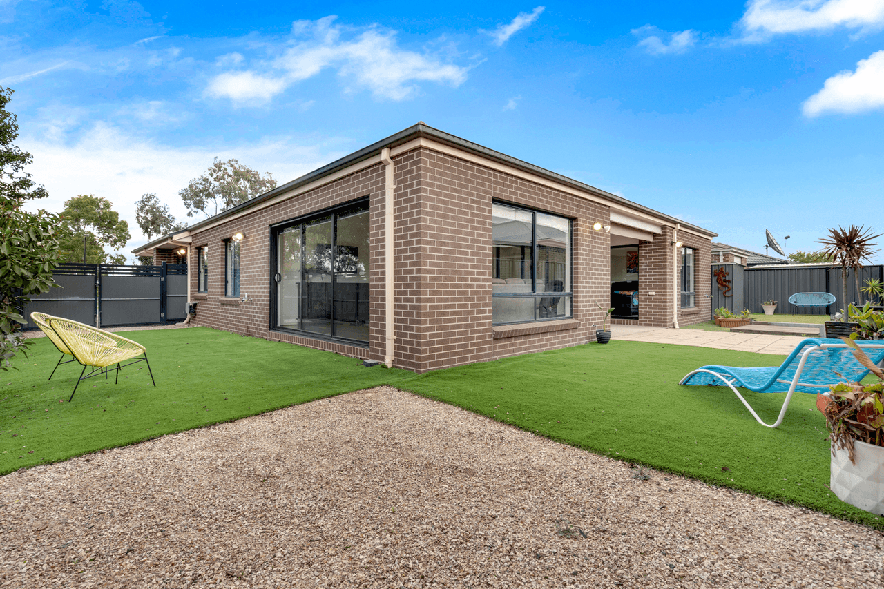 25 Fairhaven Boulevard, Craigieburn, VIC 3064