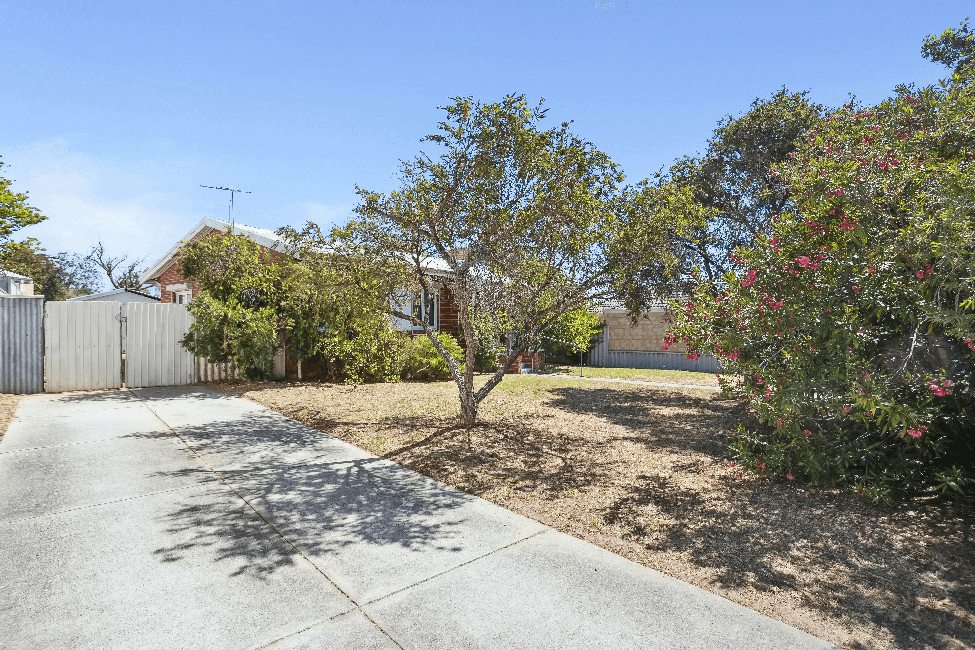 6 Eastbourne Crescent, Nollamara, WA 6061