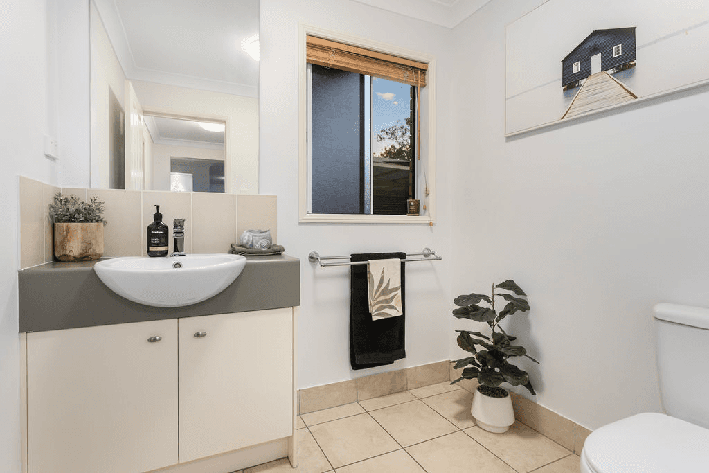 170 Bayley Road, Pine Mountain, QLD 4306