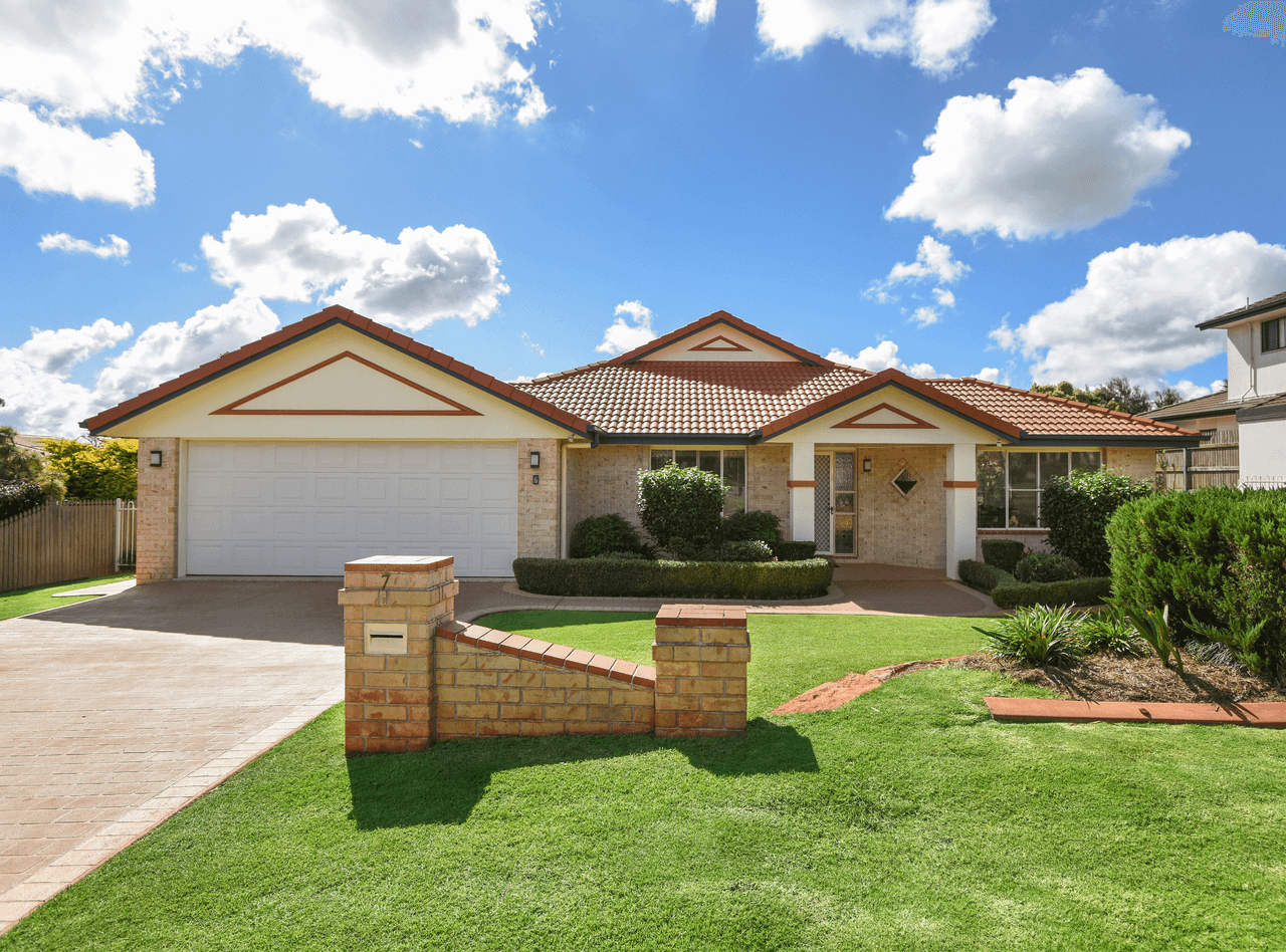 7 Parsley Drive, MIDDLE RIDGE, QLD 4350