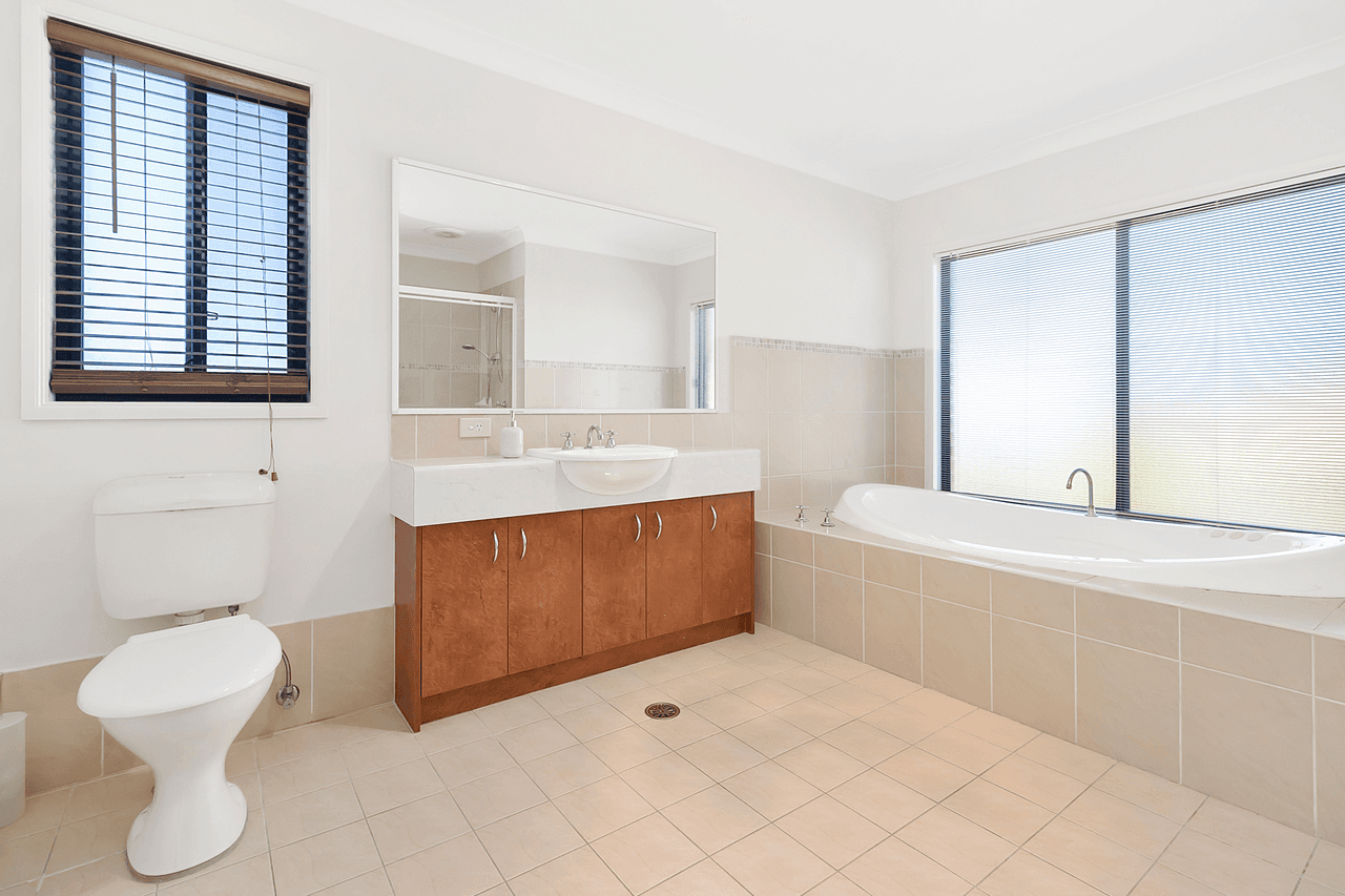 14 Cascades Close, West Hoxton, NSW 2171