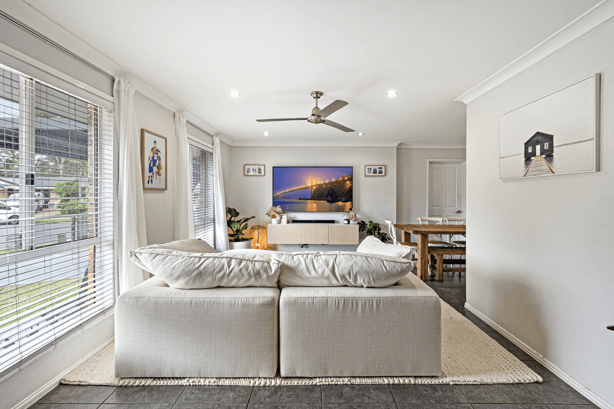 74 Crestwood Avenue, MORAYFIELD, QLD 4506