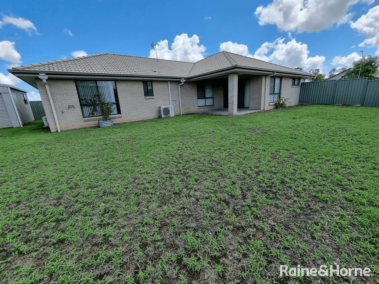 33 Lambert Drive, MORANBAH, QLD 4744