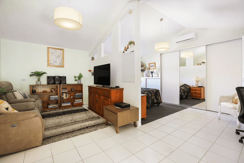 44 Watford Crescent, MOLENDINAR, QLD 4214