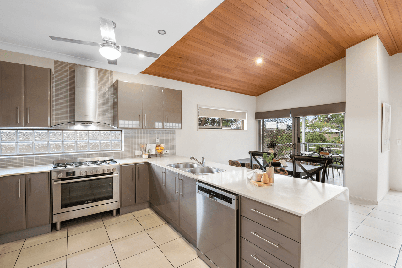 64 HIGH Street, MOUNT GRAVATT, QLD 4122