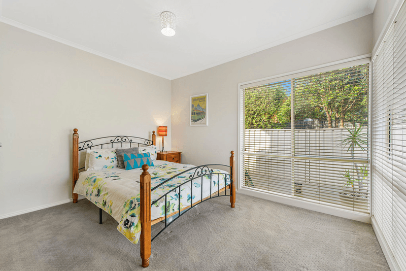 4 Finstall Close, CAROLINE SPRINGS, VIC 3023