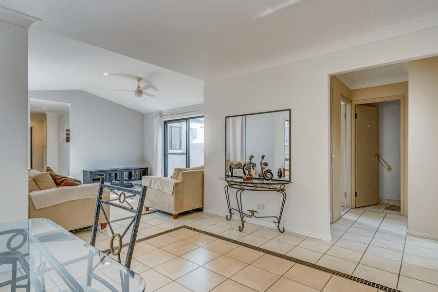 2/8 Geoff Wolter Drive West, MOLENDINAR, QLD 4214