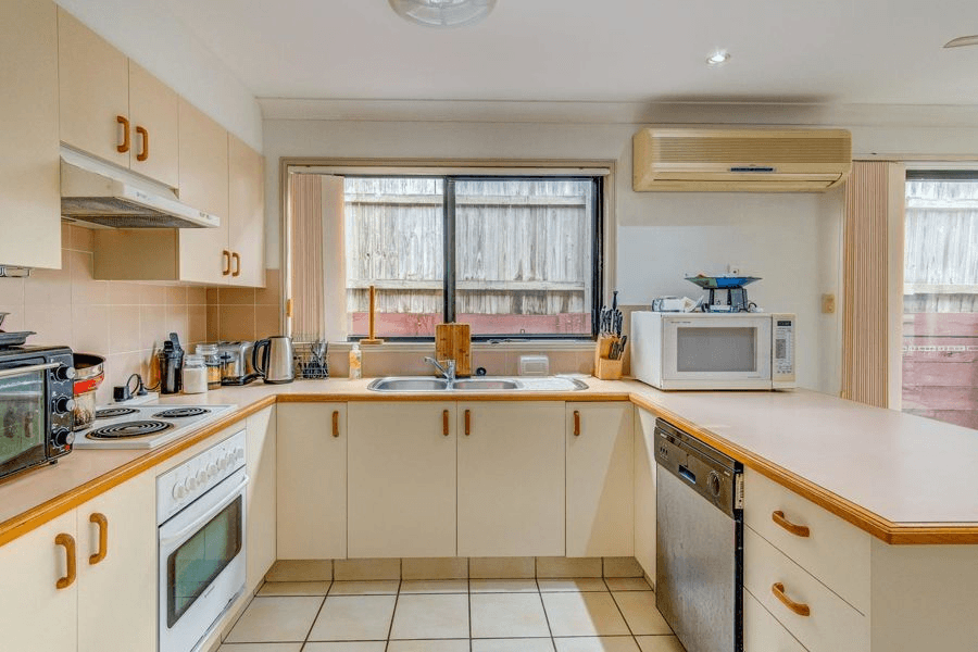 2/8 Geoff Wolter Drive West, MOLENDINAR, QLD 4214