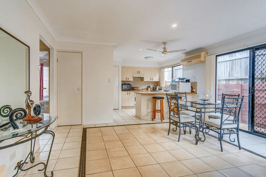2/8 Geoff Wolter Drive West, MOLENDINAR, QLD 4214
