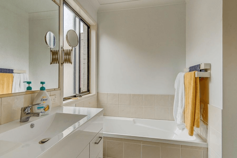2/8 Geoff Wolter Drive West, MOLENDINAR, QLD 4214