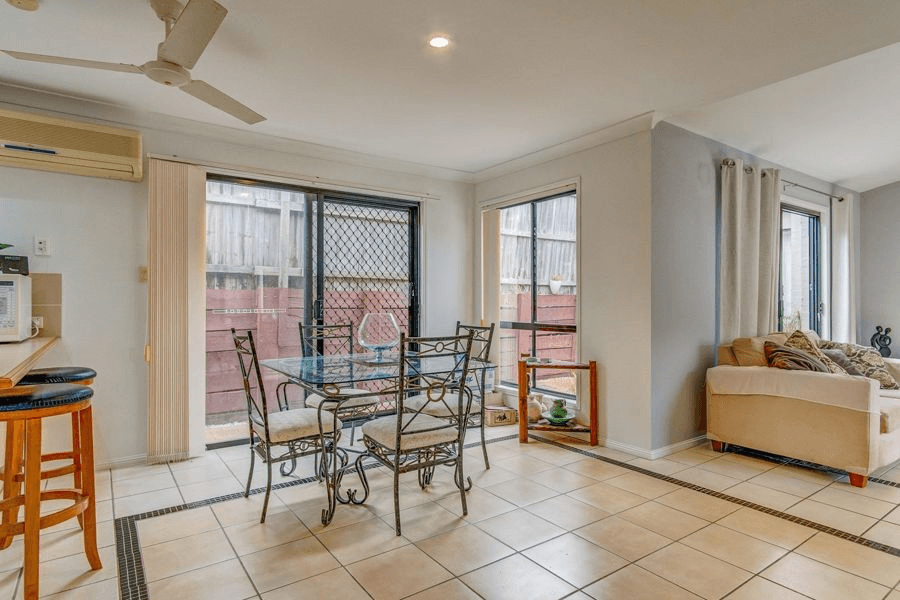 2/8 Geoff Wolter Drive West, MOLENDINAR, QLD 4214