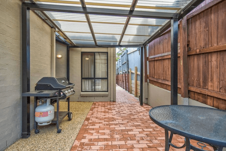 2/8 Geoff Wolter Drive West, MOLENDINAR, QLD 4214