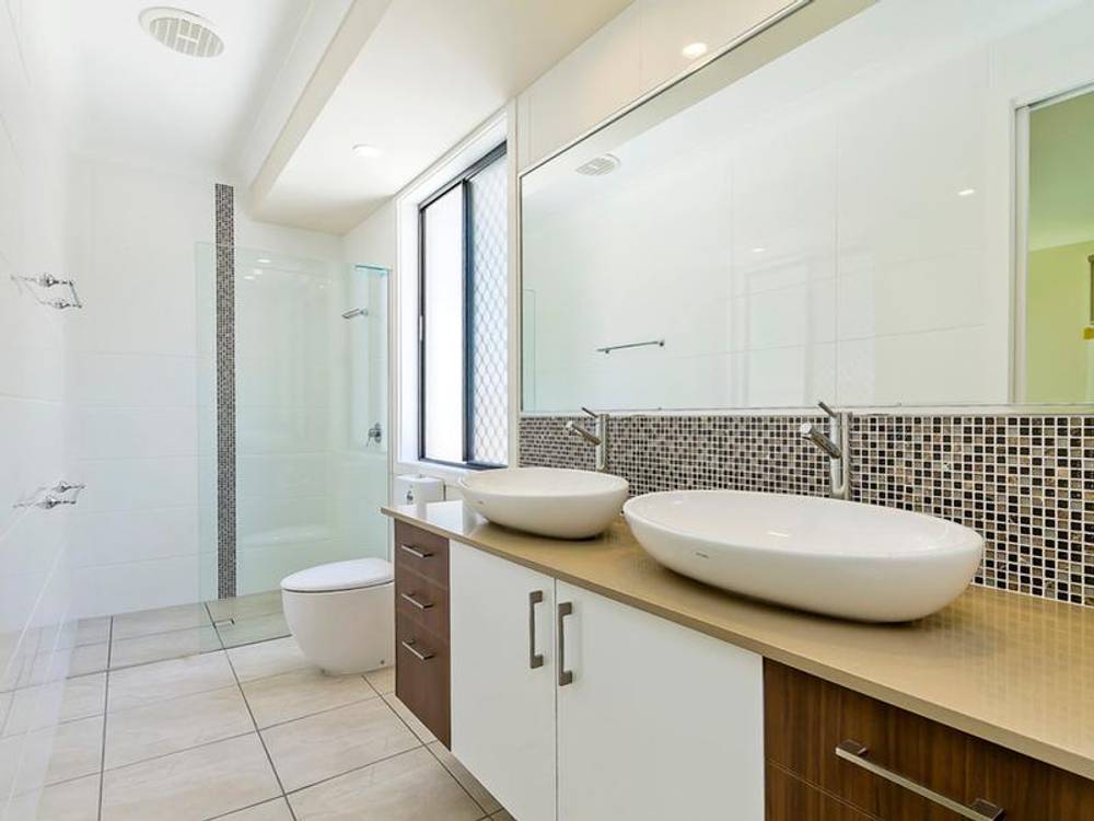 2B Penamber Court, BENOWA, QLD 4217